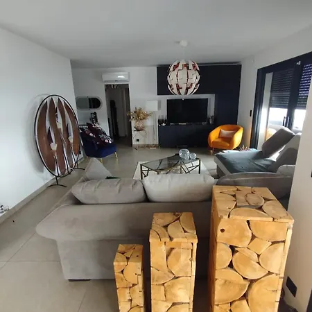 Nyaraló Entre Mer, Montagnes, Etangs Et Rivieres *