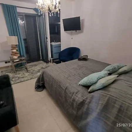 Entre Mer, Montagnes, Etangs Et Rivieres 文蒂塞里