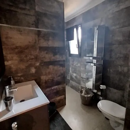 Entre Mer, Montagnes, Etangs Et Rivieres Nyaraló