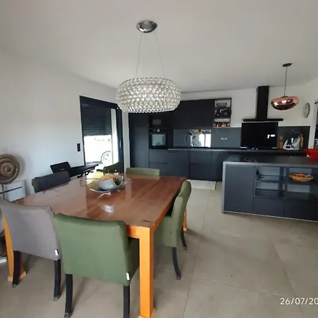 Entre Mer, Montagnes, Etangs Et Rivieres 文蒂塞里