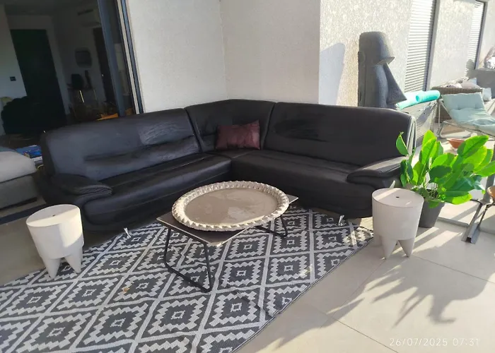 Entre Mer, Montagnes, Etangs Et Rivieres 文蒂塞里