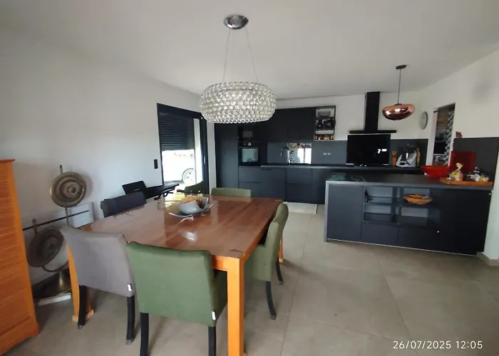 Entre Mer, Montagnes, Etangs Et Rivieres 文蒂塞里