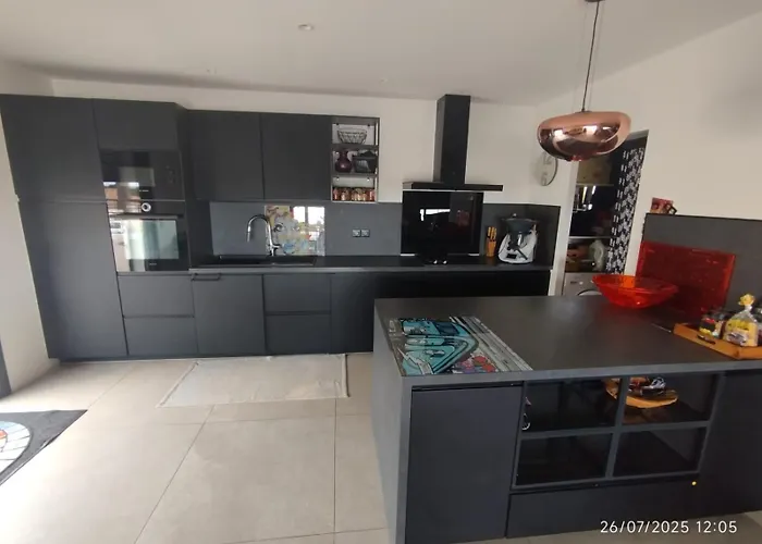 Entre Mer, Montagnes, Etangs Et Rivieres * 文蒂塞里