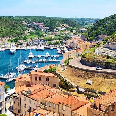 Holiday home Entre Mer, Montagnes, Etangs Et Rivieres *