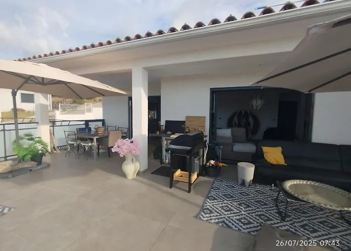 Entre Mer, Montagnes, étangs Et Rivières *